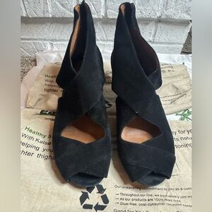 Earthies Black Peep Toe Heels With Dustbags